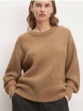 Everlane The Cocoon Crew in Alpaca Sweater in Tiger's Eye, Size M